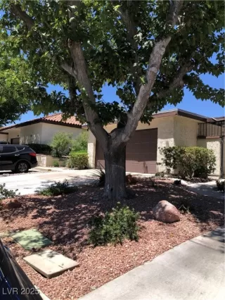 Photo #2: 2703745 Listing