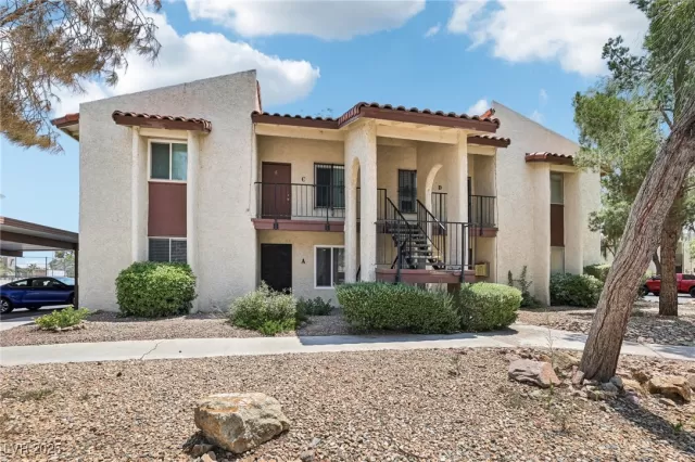 MLS: 2703776 Condo For Sale