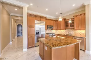 Photo #4: 2703799 Listing