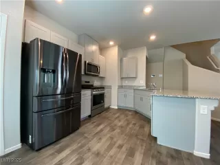 Photo #1: 2703824 Listing 