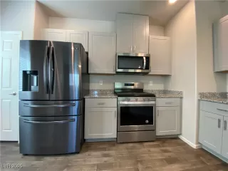 Photo #2: 2703824 Listing 