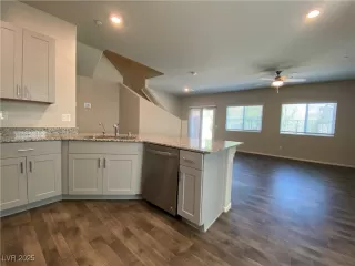 Photo #3: 2703824 Listing 