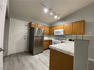 Photo #2: 2703874 Listing 