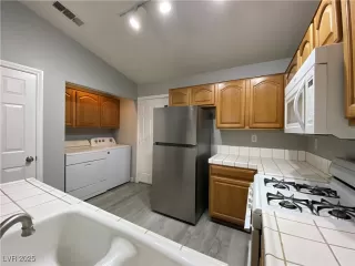 Photo #3: 2703874 Listing 