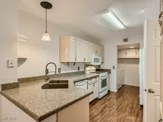 Photo #2: 2703882 Listing 