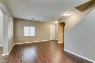 Photo #5: 2703899 Listing