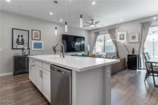 Photo #4: 2703920 Listing