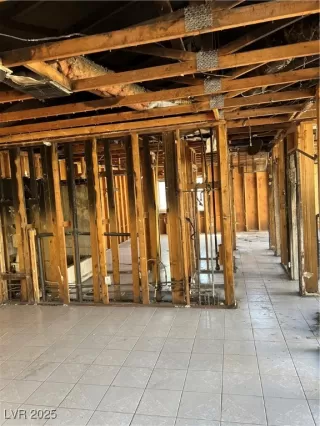 Photo #3: 2703939 Listing