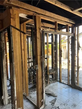 Photo #6: 2703939 Listing