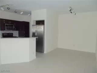 Photo #6: 2703959 Listing 