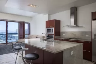 Photo #4: 2703994 Listing