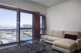 Photo #6: 2703994 Listing