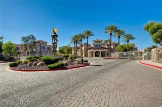 Photo #1: 2704002 Listing 