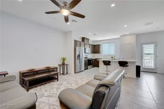 Photo #3: 2704010 Listing 