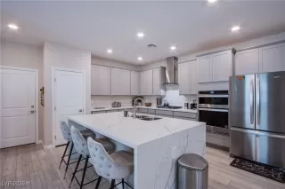 Photo #2: 2704020 Listing