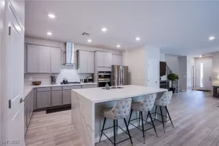 Photo #3: 2704020 Listing