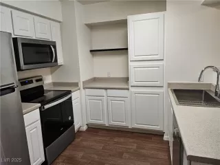 Photo #3: 2704036 Listing