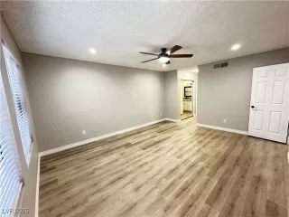 Photo #5: 2704072 Listing 