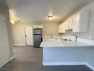 Photo #5: 2704083 Listing 