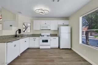 Photo #1: 2704089 Listing 