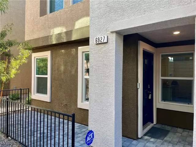 MLS: 2704092 Condo For Sale