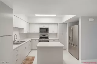 Photo #3: 2704096 Listing