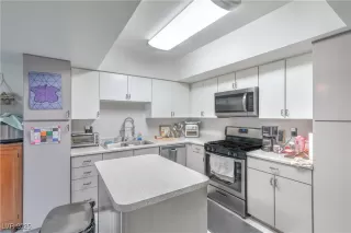 Photo #5: 2704096 Listing