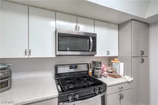 Photo #6: 2704096 Listing