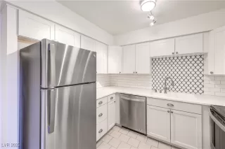 Photo #6: 2704110 Listing 