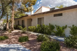 Photo #2: 2704128 Listing