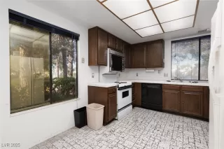 Photo #6: 2704128 Listing