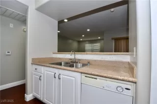 Photo #2: 2704136 Listing 