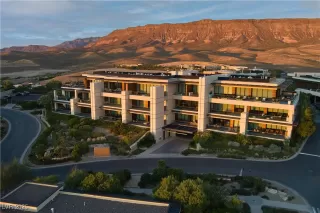 More Details about MLS # 2704137 : 11665 SUMMIT CLUB DRIVE 305