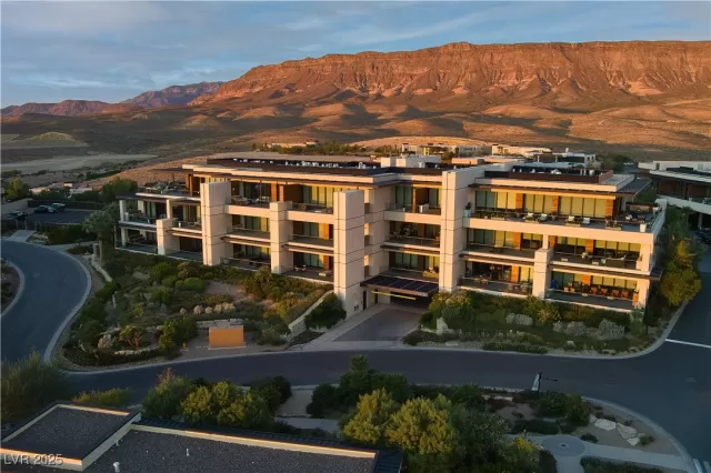 MLS: 2704137 Condo For Sale