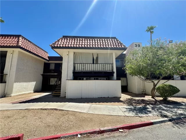 MLS: 2704139 Condo For Sale