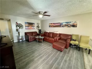 Photo #3: 2704139 Listing 