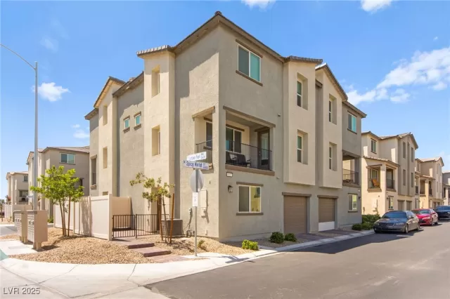 MLS: 2704159 Condo For Sale