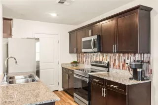 Photo #2: 2704159 Listing