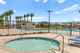 Photo #4: 2704159 Listing