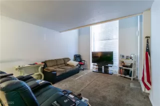 Photo #4: 2704167 Listing