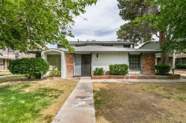 MLS: 2704184 Condo For Sale