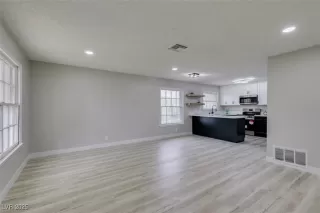 Photo #5: 2704184 Listing