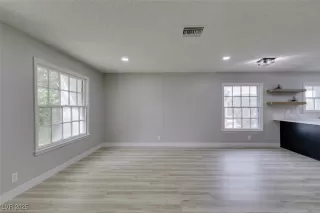 Photo #6: 2704184 Listing