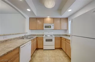 Photo #2: 2704201 Listing 