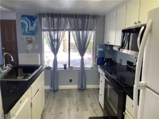 Photo #5: 2704216 Listing