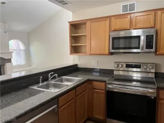 Photo #2: 2704254 Listing