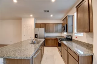 Photo #4: 2704291 Listing 