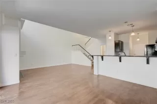 Photo #2: 2704298 Listing