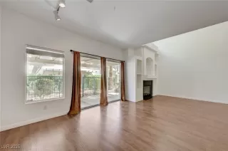 Photo #3: 2704298 Listing