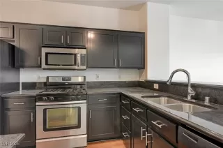 Photo #5: 2704298 Listing